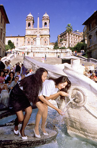 Piazza di Spagna Roma, Fashion.jpg (66167 byte)
